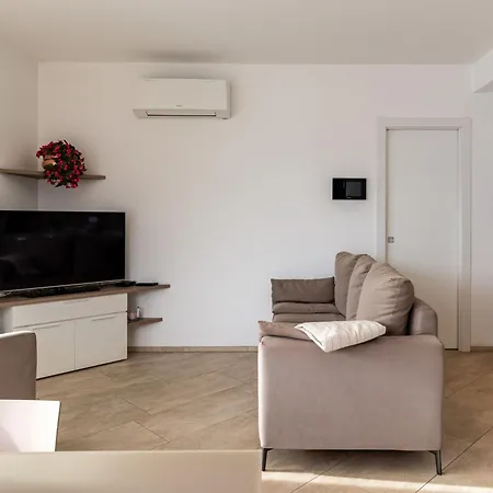 Gelsomino - Gla125 By Interhome Gera Lario