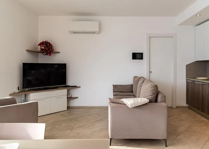 Gelsomino - Gla125 By Interhome ג'רה לאריו